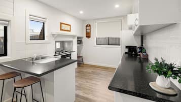 Fridge, microwave, oven, coffee/tea maker