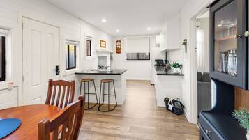 Fridge, microwave, oven, coffee/tea maker