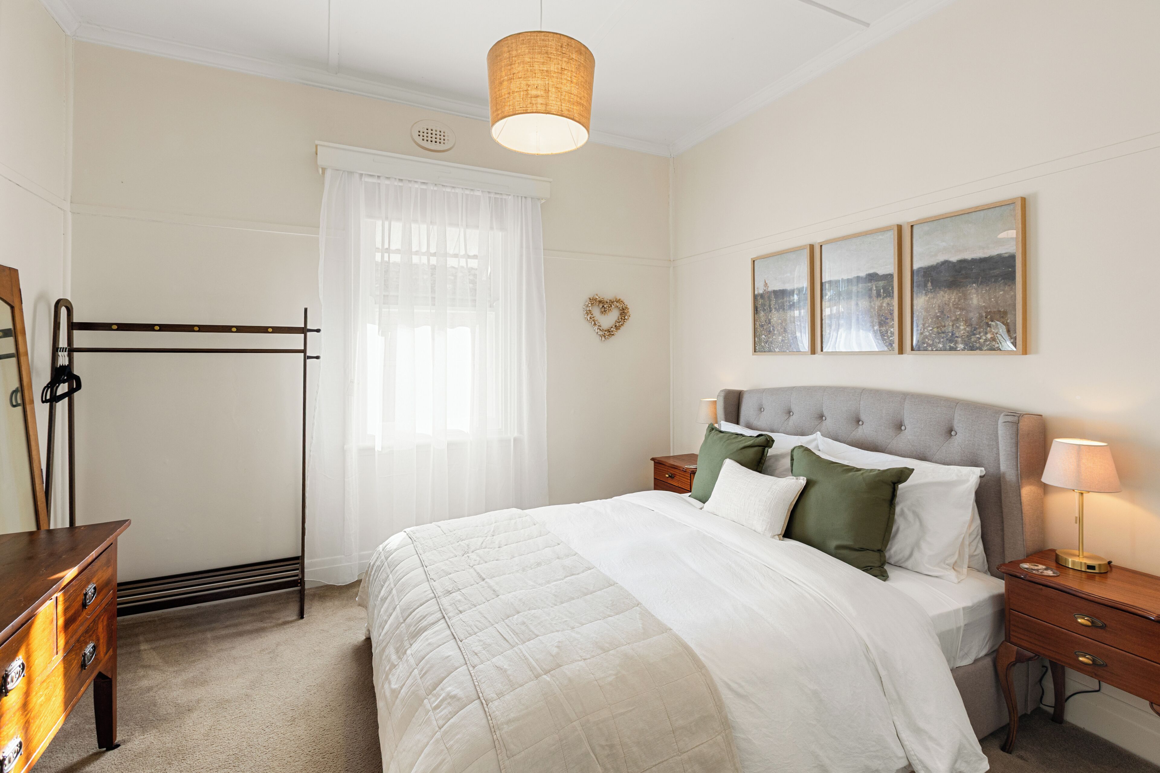 2 bedrooms, desk, iron/ironing board, WiFi