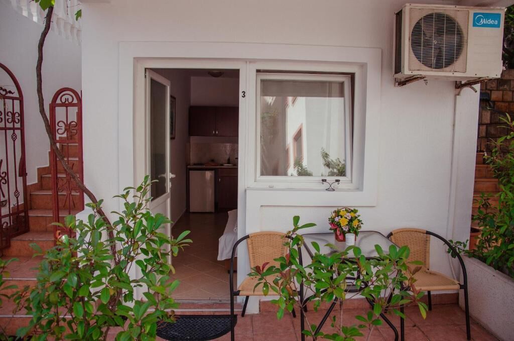 Economy Studio, Patio | Outdoor dining