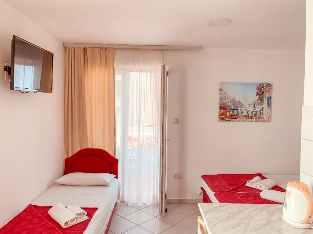 Superior Studio, Balcony, Partial Sea View | Soundproofing, iron/ironing board, free WiFi