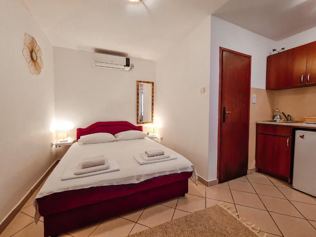Standard Studio, Patio | Soundproofing, iron/ironing board, free WiFi