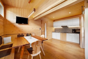 Dining - Apartment 'Schwalbennest' with Mountain View, Shared Garden and Wi-Fi (Durago di Dentro)