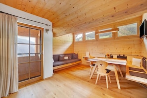 TV - Apartment 'Schwalbennest' with Mountain View, Shared Garden and Wi-Fi (Durago di Dentro)