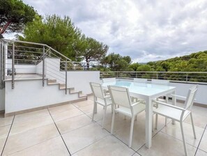 A rooftop terrace with a glass-top pool table, white chairs, and a staircase. - Hostdomus - King Suite (Marina di Andora)