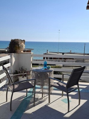 Outdoor dining - Vrbo Property (Anzio)