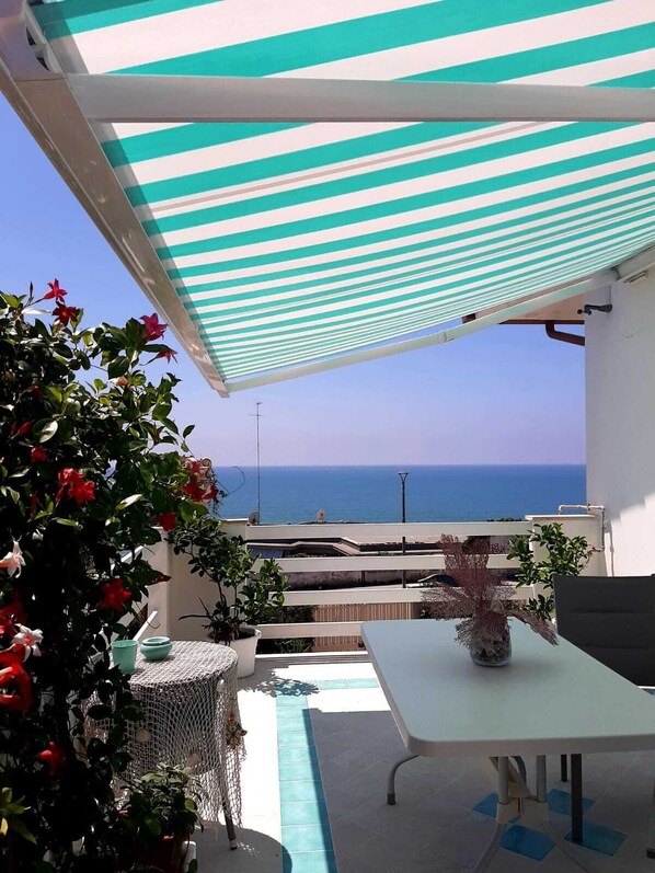 Outdoor dining - Vrbo Property (Anzio)