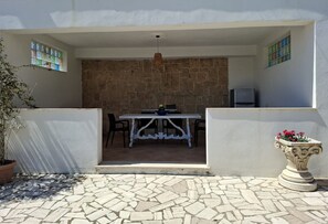 Outdoor dining - Vrbo Property (Anzio)