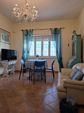 Living area - Vrbo Property (Anzio)
