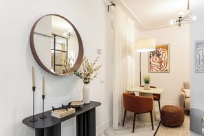 Interior - Discover this sophisticated apartment located on General Pardiñas Street, in the heart of the Salamanca district, one of Madrid's most exclusive and well-connected areas. (MADRID)