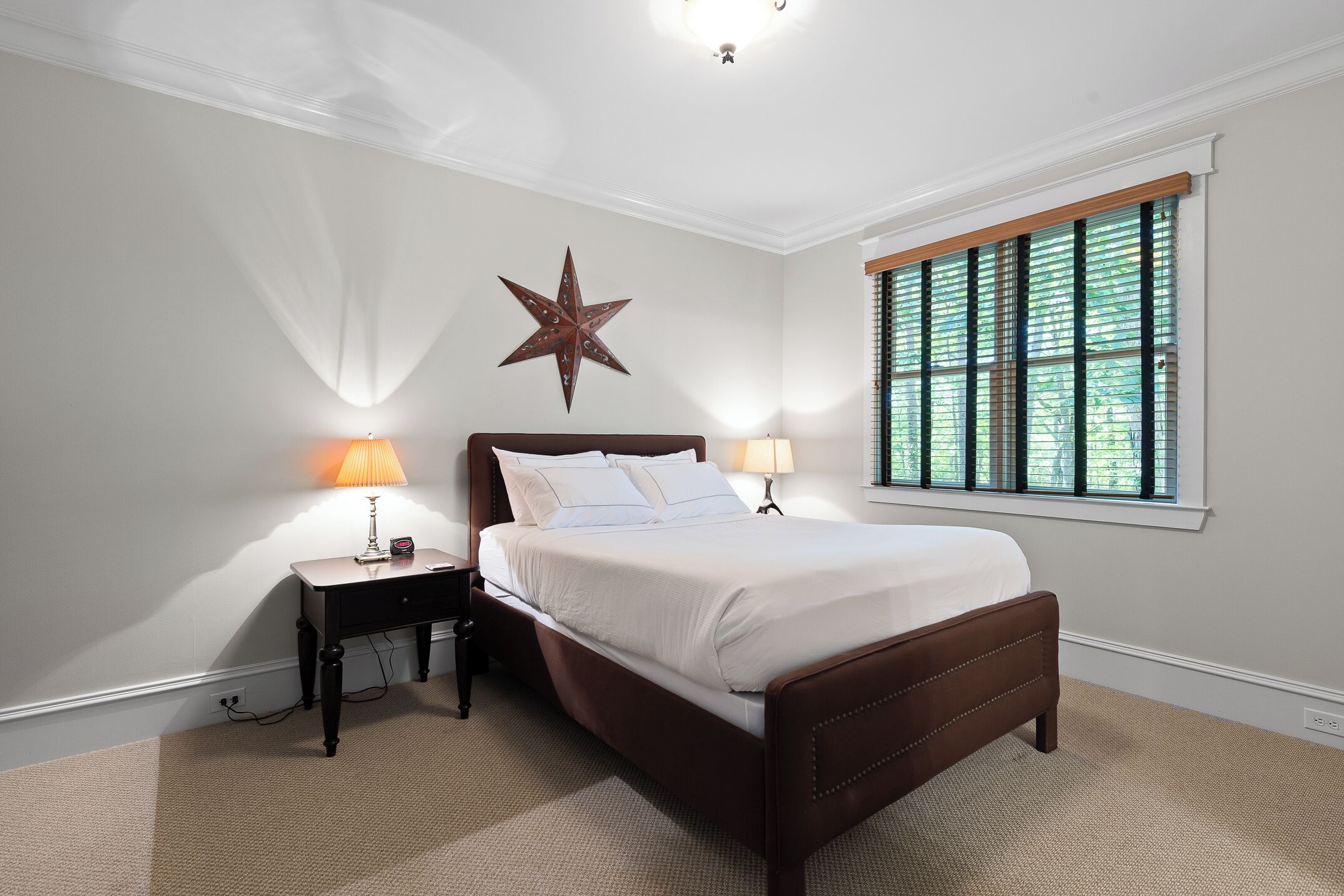 5 bedrooms, iron/ironing board, WiFi, bed sheets