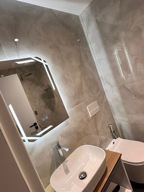 Free toiletries, towels, toilet paper - Grace Hotel (Saranda)