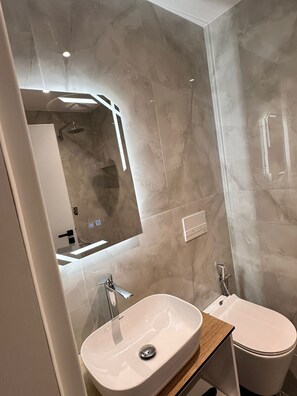 Free toiletries, towels, toilet paper - Grace Hotel (Saranda)