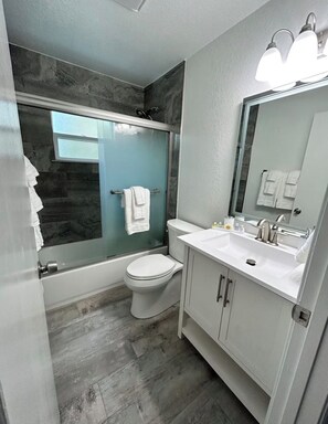 Bathroom - Beautiful home with Screened-In-Optional Heated Pool+Fence+Arcade + Karaoke+BBQ (Ocala)