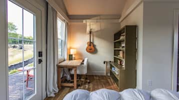 10 chambres, bureau, fer et planche Ă repasser, lit parapluie