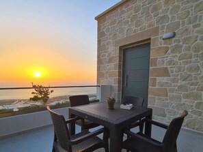 Studio, balcon, vue sur la mer | Restauration en plein air