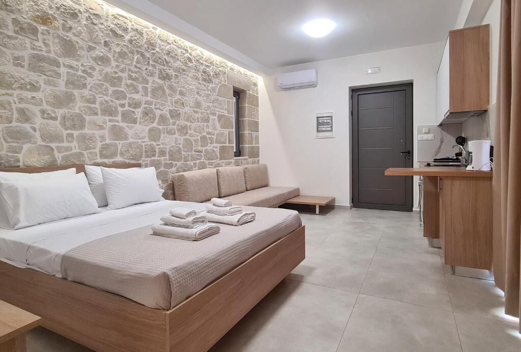 Studio, Balcony, Sea View | Soundproofing, iron/ironing board