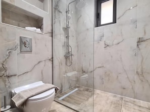 Apartment, Balcony, Sea View | Bathroom
