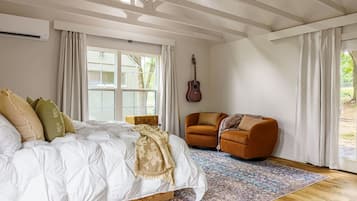 Desk, iron/ironing board, travel cot, WiFi