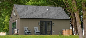 King bed, full-size bunks, dining table, cedar Ofuro hot tub on lake-facing deck