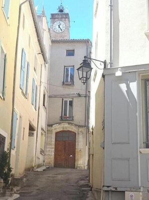 Exterior - La Suite du Beffroi | Charming Apartment with Terrace in Malaucène 🌿 (Malaucène)