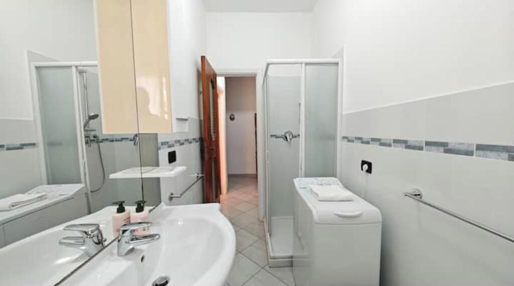 Dusche, Haartrockner, Bidet, Handtücher