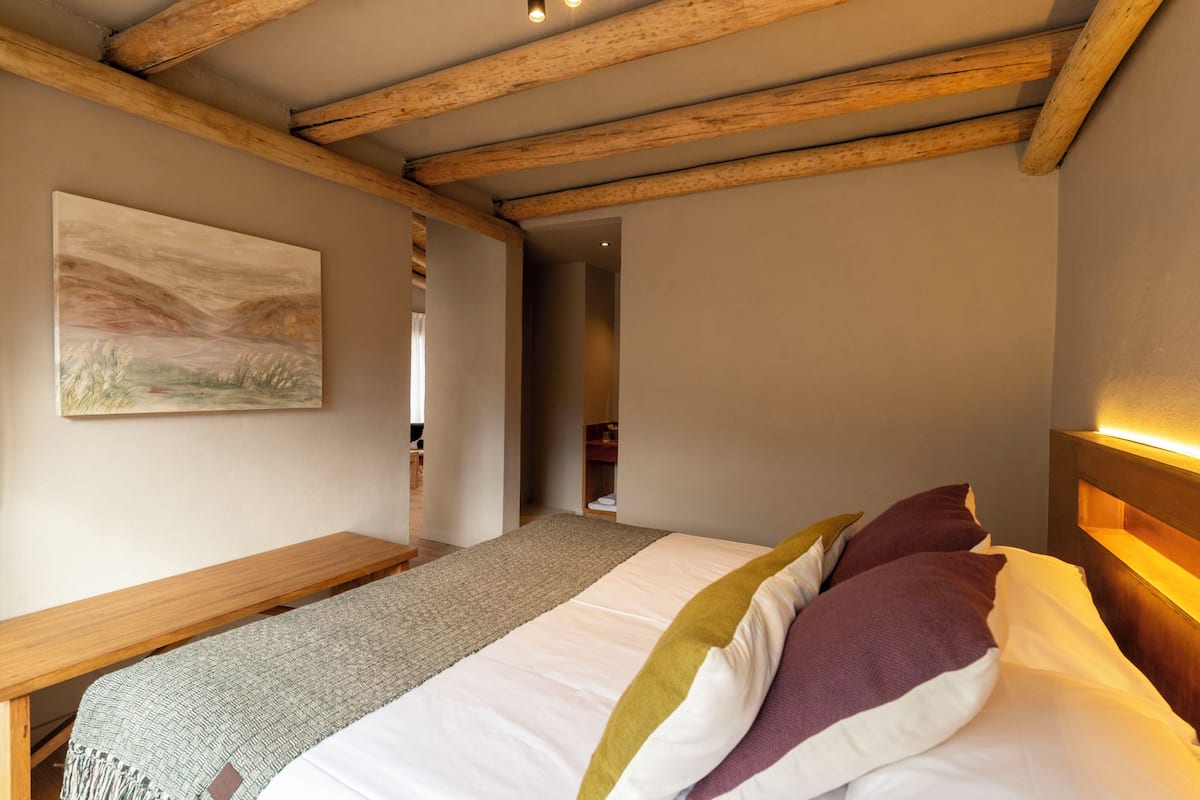 Chambre Double Classique, 1 grand lit, vue colline | Wi-Fi gratuit