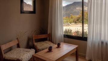 Suite superior, vistas a la montaña | Interior