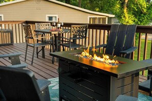 Outdoor dining - Lake Views! Cozy Cabin, Hot Tub, Kayaks, and Pool! (Forsyth)