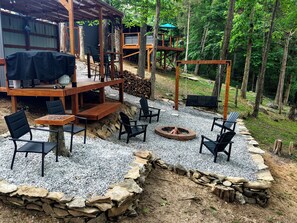 Outdoor dining - Riverside Outdoor Oasis (Sparta)