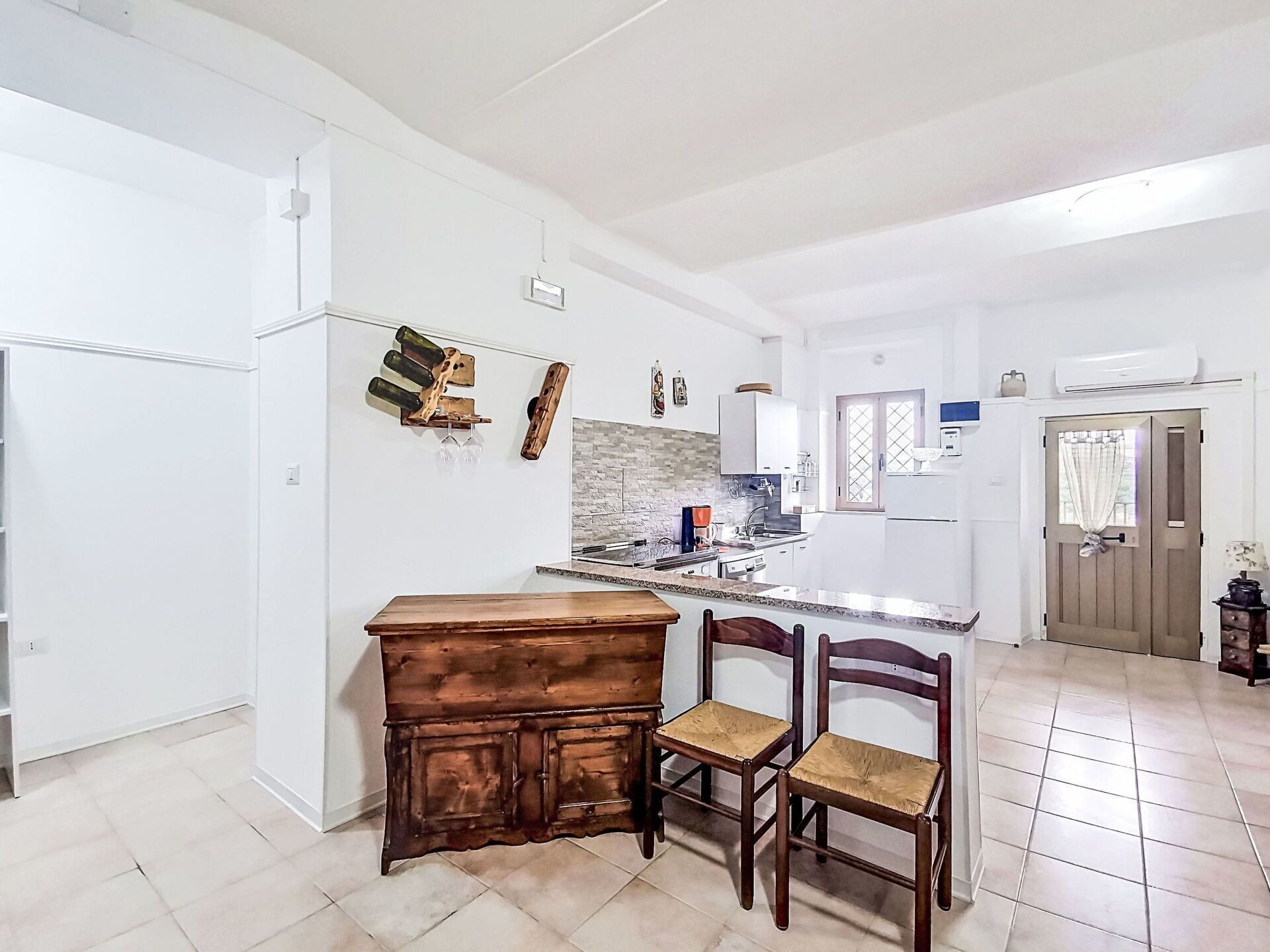 Wohnung, Flooring, Fussboden, Decke, Haushaltsgerät, Küche, Cabinetry, Major Appliance, Countertop, Fliese