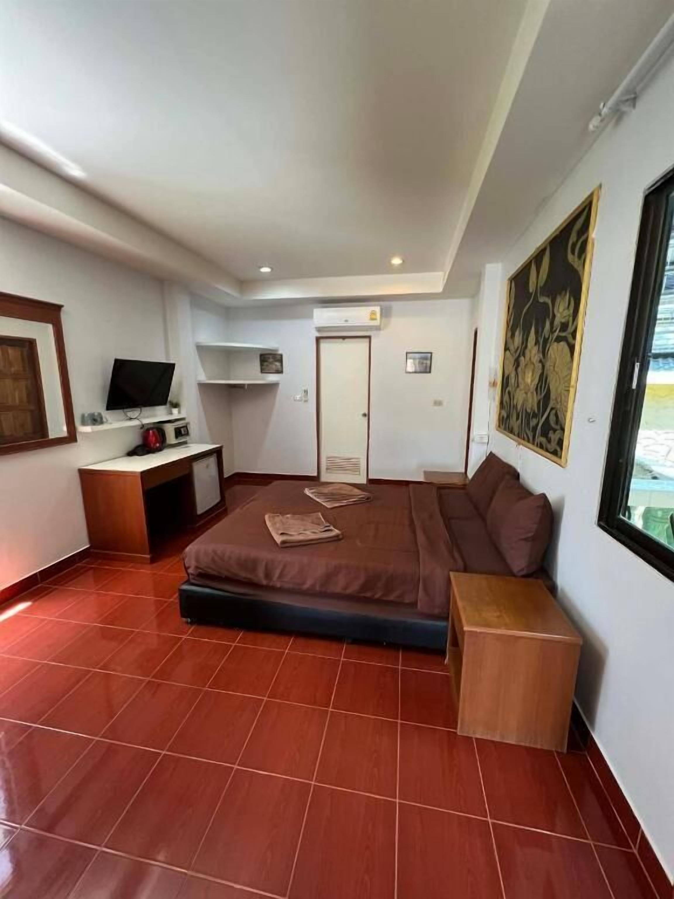 In-room safe, free WiFi