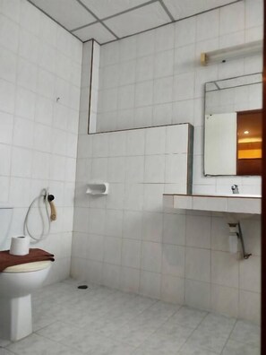 Bathroom - Ban Elephant Blanc Apartment (Mueang Phuket District)