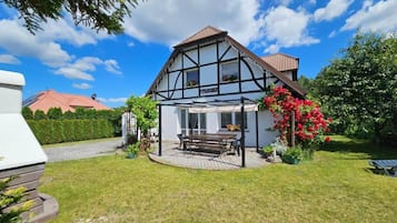 House | Outdoor dining