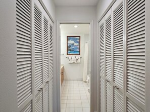 Bathroom - Stunning Maui Kamaole! Ground Floor, AC, Renovated! PARADISE! NEW LISTING SALE! (Kihei)