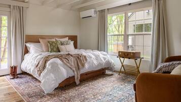 Desk, iron/ironing board, travel crib, WiFi