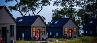 Spacious & Comfy Lake Farm Cabin: King Bed, Bunks & Soaking Tub! Sleeps 4