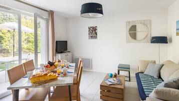 Cottage | Dining