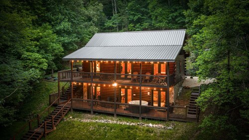 Chimney Path on Fightingtown Creek - Pet Friendly | Creekside Firepit | Game Room