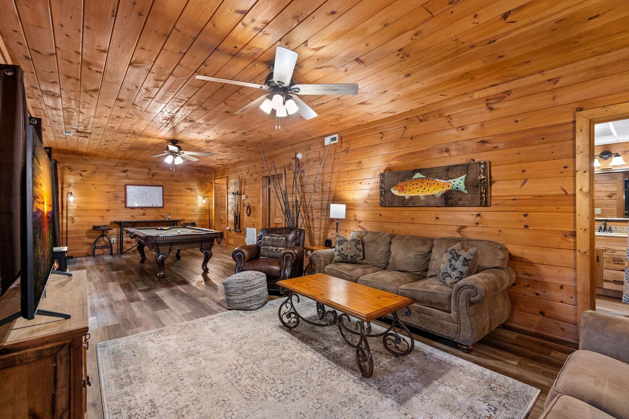 Smart TV, fireplace
