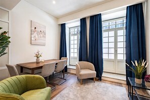Interior - Elegant Apartment with 2 Suites • Porto Historic Center - A/C (Porto)