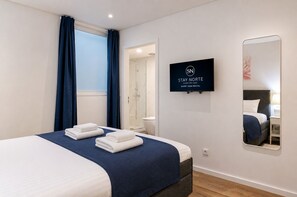 In-room safe, travel crib, free WiFi, bed sheets - Elegant Apartment with 2 Suites • Porto Historic Center - A/C (Porto)