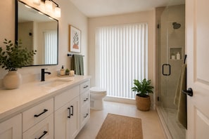 Junior Room | Bathroom | Free toiletries, hair dryer, towels, soap - The Kinley Stays (Toronto)