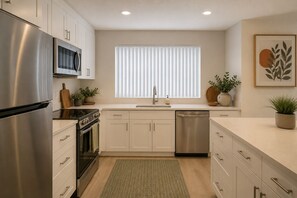 Junior Room | Private kitchen | Fridge, microwave, oven, stovetop - The Kinley Stays (Toronto)