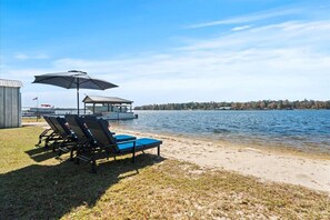Beach - Porch and Paddle Lakehouse (Manning)