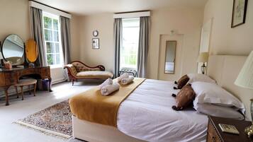 5 bedrooms, WiFi (free), individually decorated, individually furnished