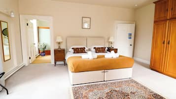5 bedrooms, WiFi (free), individually decorated, individually furnished