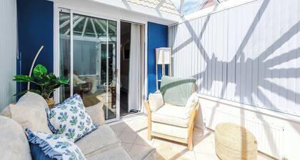 Lovely 2 Bed Home with Free Parking and Garden