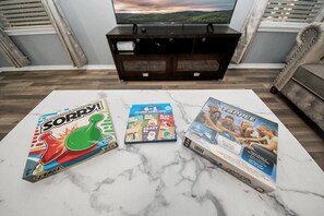 Games room - Spacious 4BR Home with Game Room (Houston)