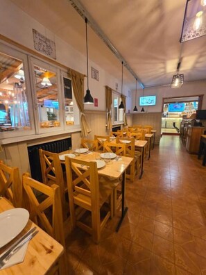 Restaurant - Hotel Surprise  (San Carlos de Bariloche)